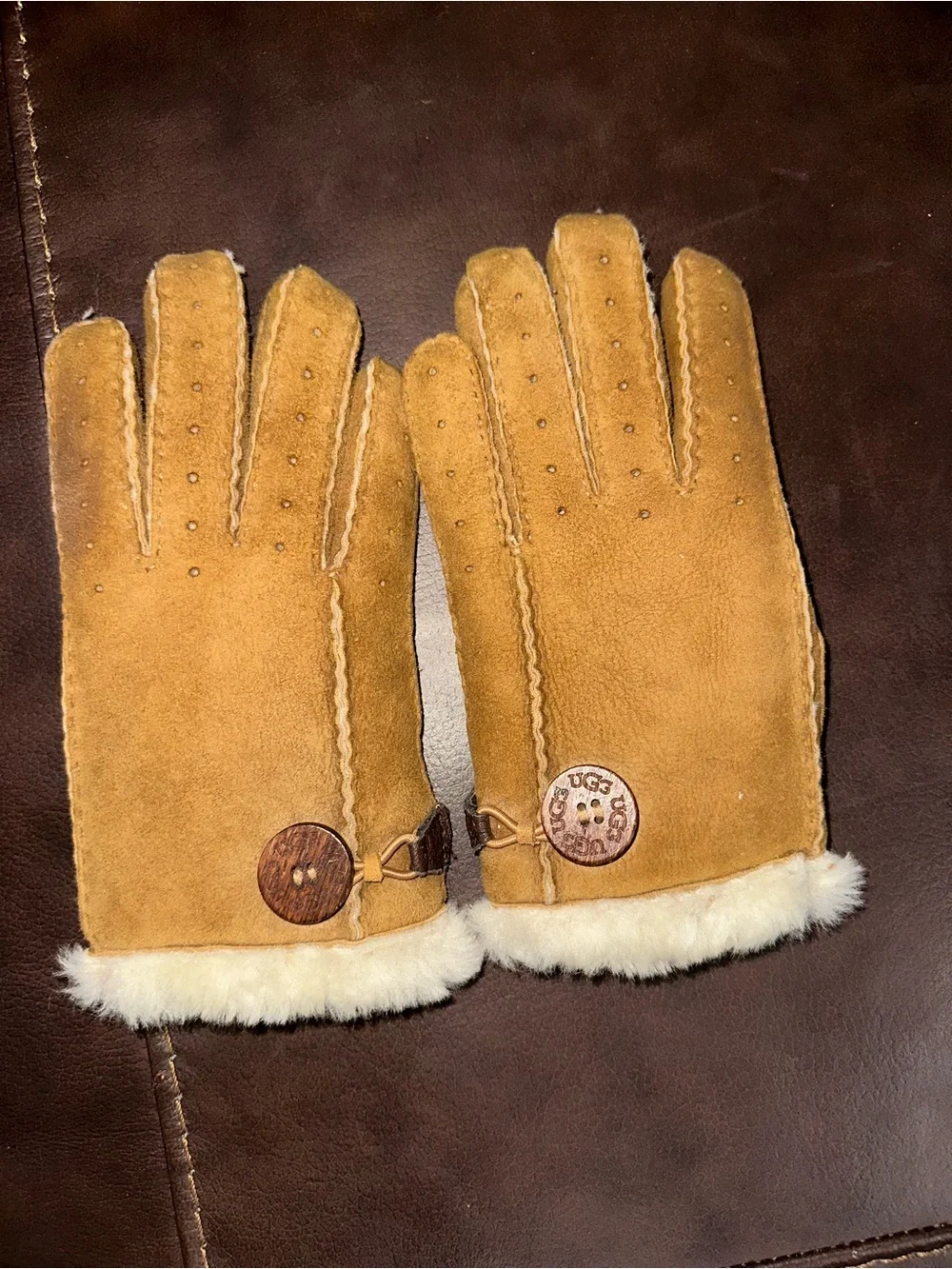 UGG Bailey Button Shearling-Trim Gloves Size S